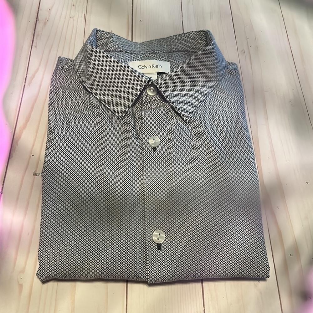 Calvin Klein. Size M - Picture 12 of 16